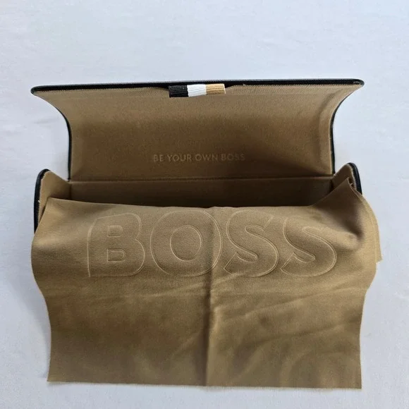 🆕️ BOSS‎ Black Leather Eyeglass Case with Cleaning Cloth "Be Your Own Boss" - Picture 4 of 6